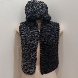 Women's blk& gray home made knit hat and scarf set
